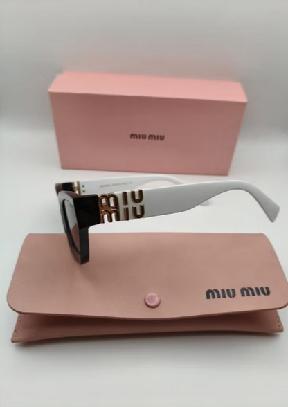 Miu Miu Zonnebril met Koker en Dustbag