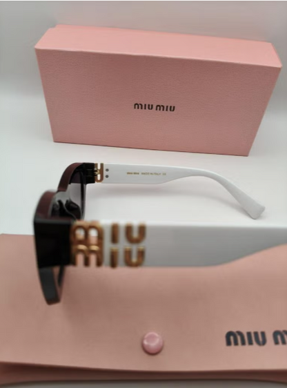 Miu Miu Zonnebril met Koker en Dustbag
